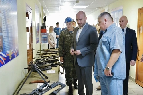 Вячеслав Федорищев познакомился с курсантами Центра Плотниковых
